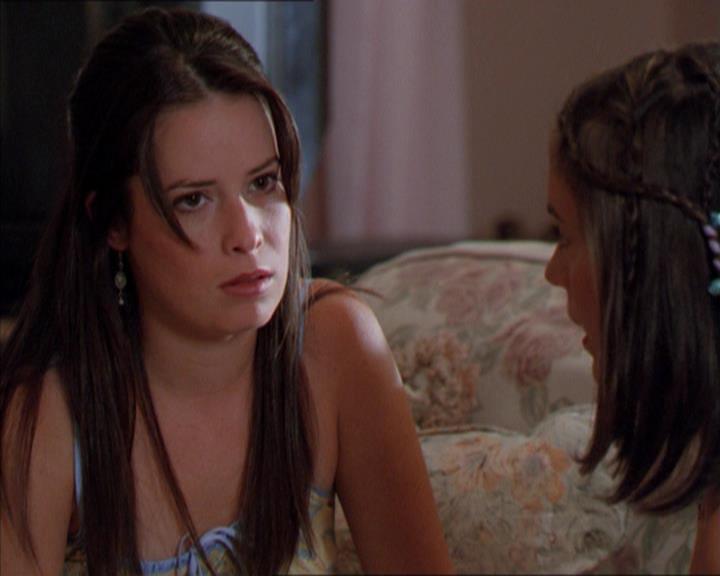Charmed-Online_dot_net-2x01WitchTrial1215.jpg
