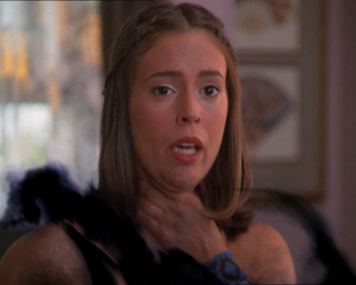 Charmed-Online_dot_net-2x01WitchTrial1235.jpg
