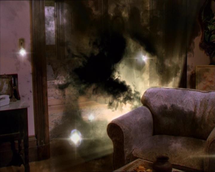 Charmed-Online_dot_net-2x01WitchTrial1248.jpg