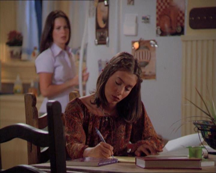 Charmed-Online_dot_net-2x01WitchTrial1553.jpg