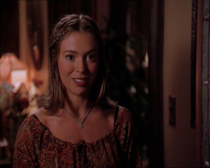 Charmed-Online_dot_net-2x01WitchTrial1612.jpg