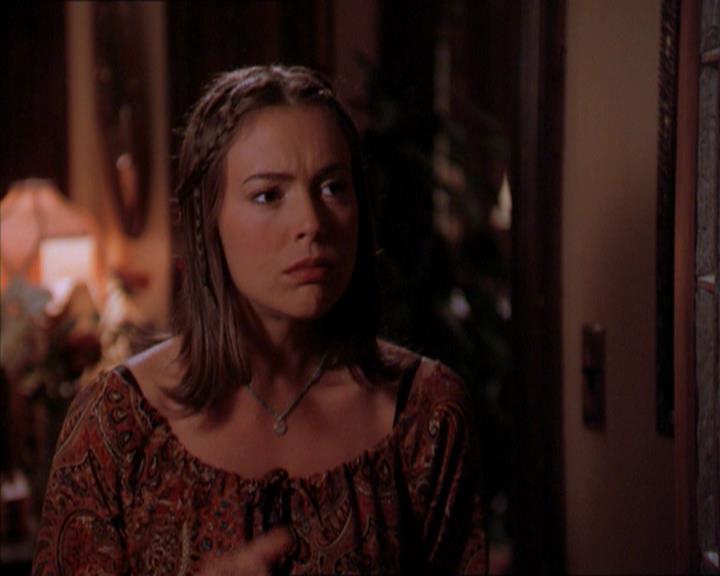 Charmed-Online_dot_net-2x01WitchTrial1622.jpg