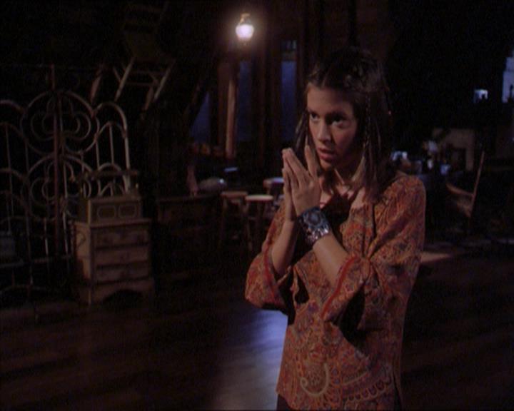 Charmed-Online_dot_net-2x01WitchTrial1796.jpg