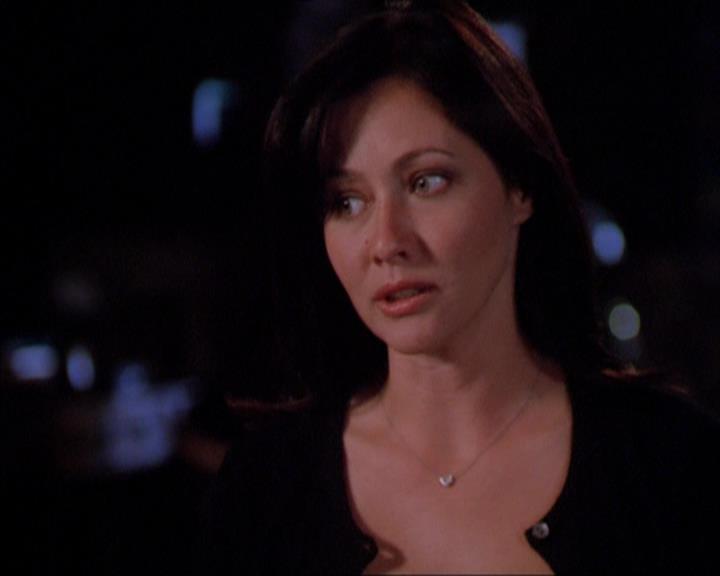 Charmed-Online_dot_net-2x01WitchTrial1818.jpg