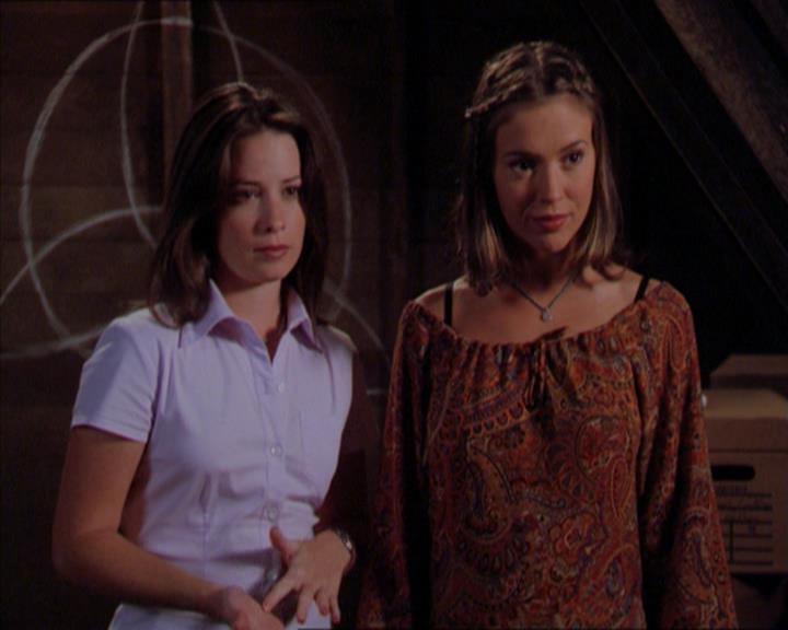 Charmed-Online_dot_net-2x01WitchTrial1821.jpg