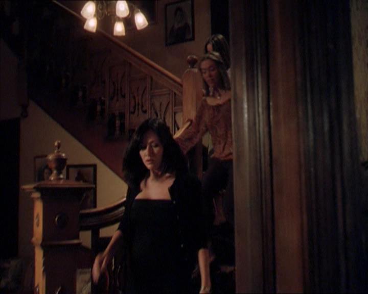 Charmed-Online_dot_net-2x01WitchTrial1914.jpg