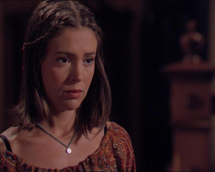 Charmed-Online_dot_net-2x01WitchTrial1984.jpg