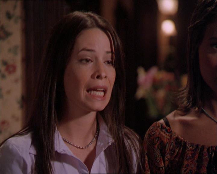 Charmed-Online_dot_net-2x01WitchTrial2004.jpg