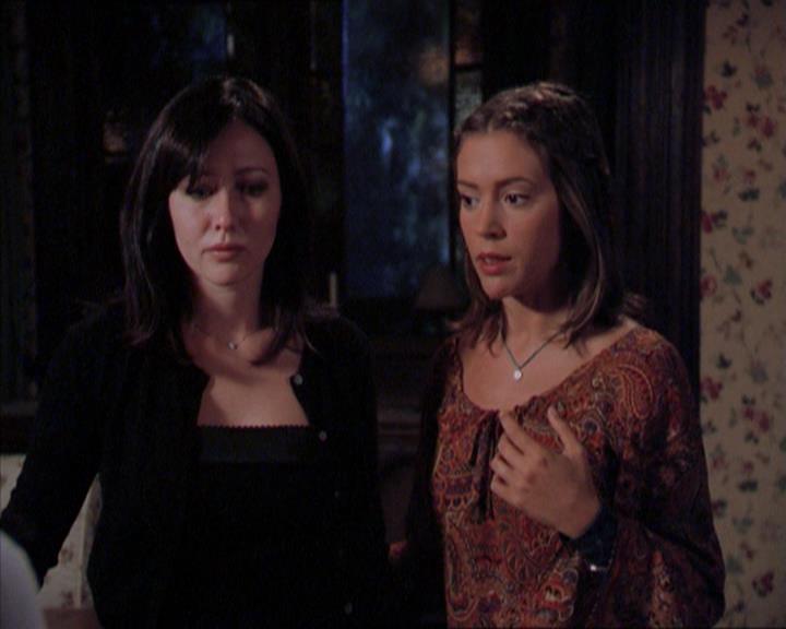 Charmed-Online_dot_net-2x01WitchTrial2066.jpg