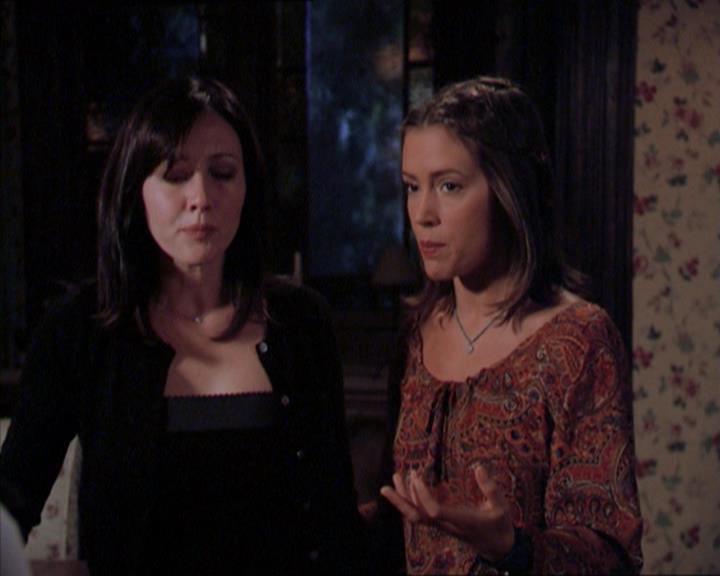 Charmed-Online_dot_net-2x01WitchTrial2069.jpg