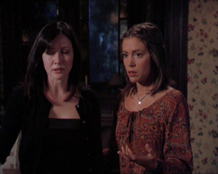 Charmed-Online_dot_net-2x01WitchTrial2073.jpg