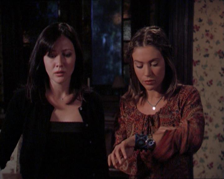 Charmed-Online_dot_net-2x01WitchTrial2074.jpg
