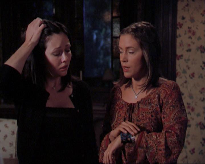 Charmed-Online_dot_net-2x01WitchTrial2077.jpg