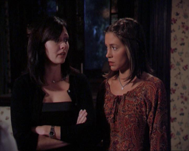 Charmed-Online_dot_net-2x01WitchTrial2083.jpg