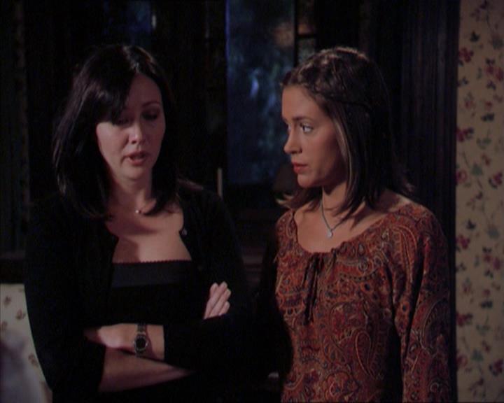 Charmed-Online_dot_net-2x01WitchTrial2084.jpg