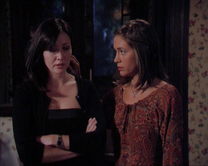 Charmed-Online_dot_net-2x01WitchTrial2085.jpg