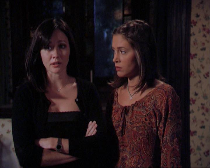 Charmed-Online_dot_net-2x01WitchTrial2087.jpg