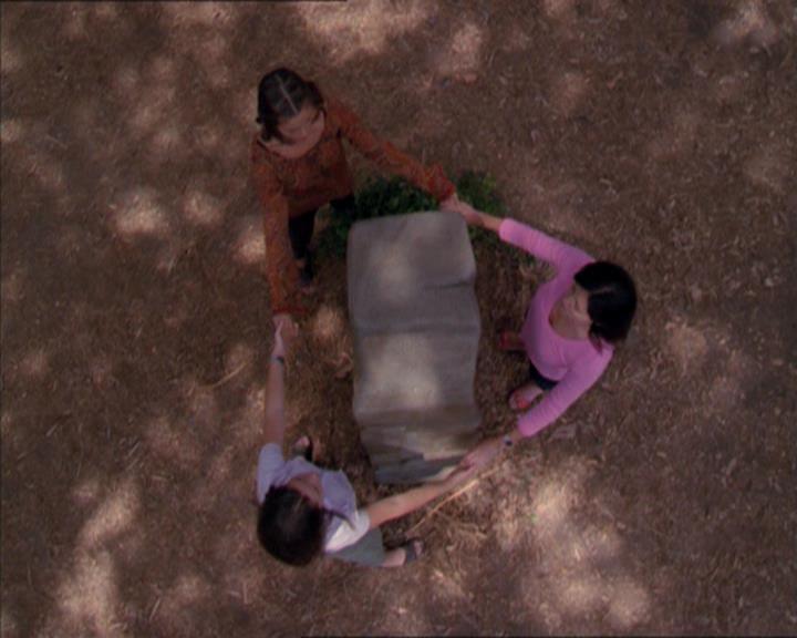 Charmed-Online_dot_net-2x01WitchTrial2094.jpg