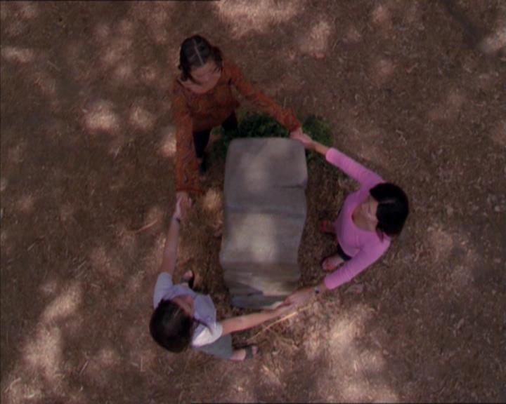 Charmed-Online_dot_net-2x01WitchTrial2095.jpg