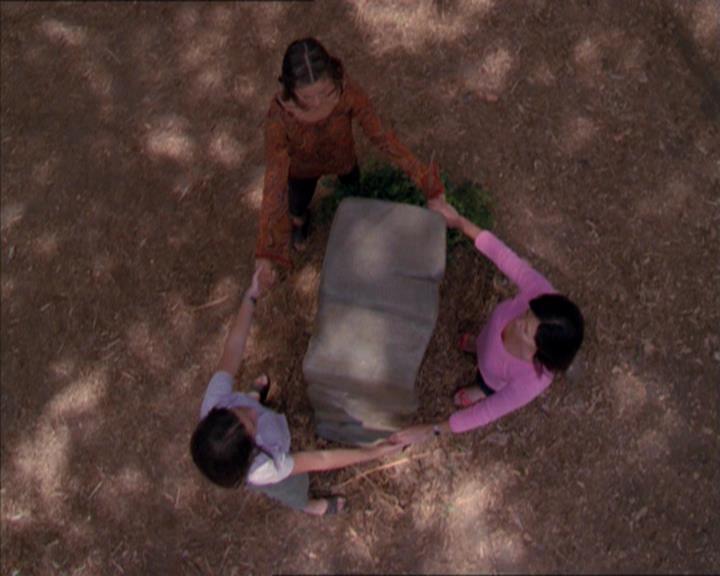 Charmed-Online_dot_net-2x01WitchTrial2096.jpg