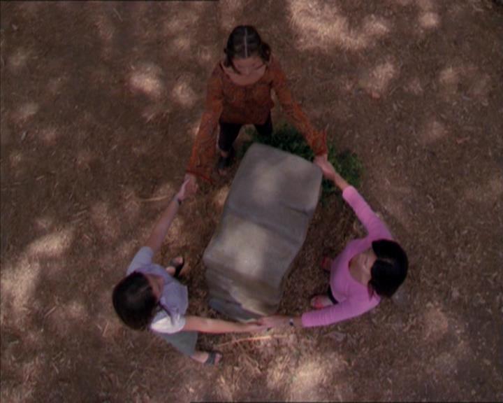 Charmed-Online_dot_net-2x01WitchTrial2097.jpg