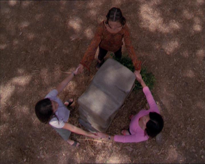 Charmed-Online_dot_net-2x01WitchTrial2099.jpg