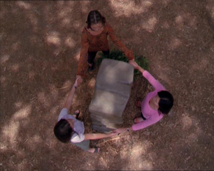 Charmed-Online_dot_net-2x01WitchTrial2126.jpg