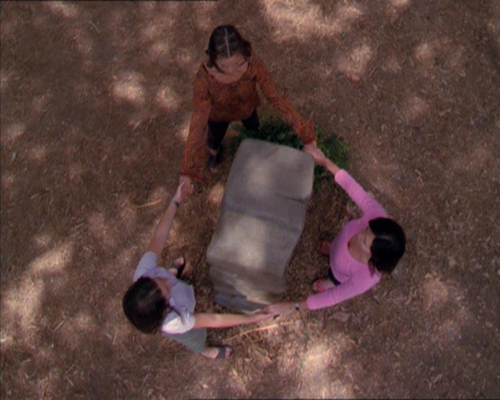 Charmed-Online_dot_net-2x01WitchTrial2128.jpg