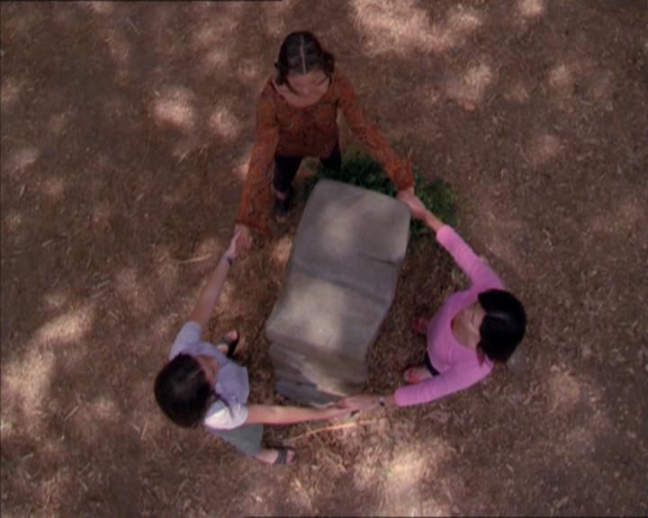 Charmed-Online_dot_net-2x01WitchTrial2130.jpg