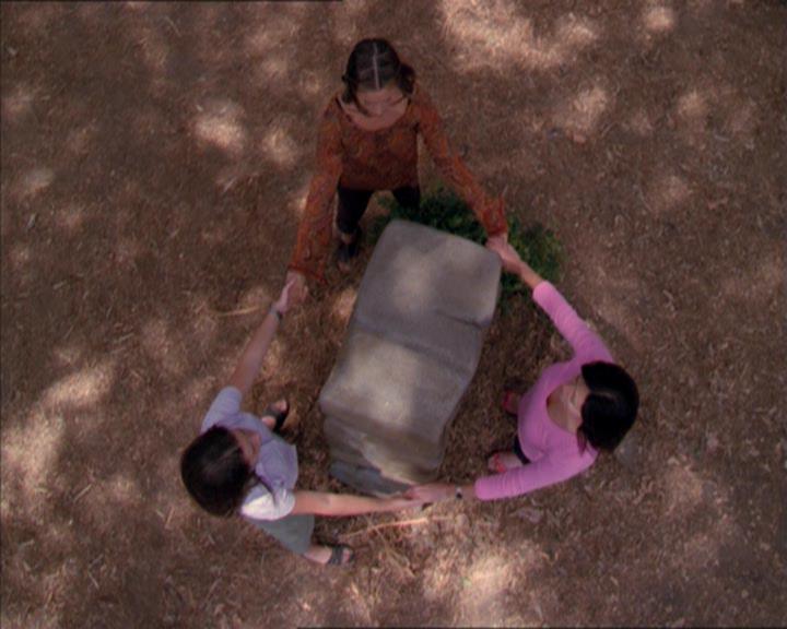 Charmed-Online_dot_net-2x01WitchTrial2132.jpg