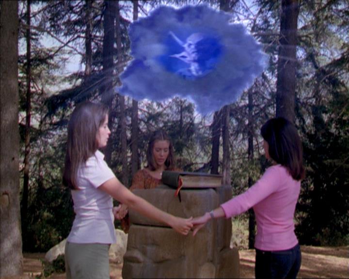 Charmed-Online_dot_net-2x01WitchTrial2144.jpg