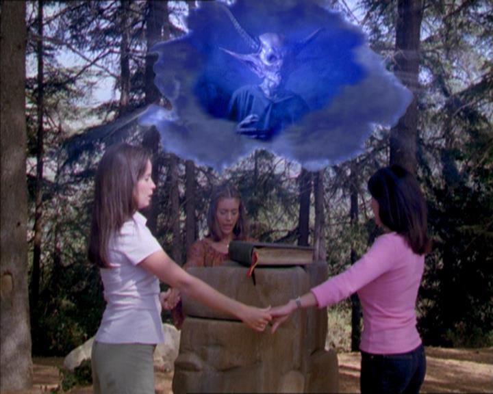 Charmed-Online_dot_net-2x01WitchTrial2148.jpg