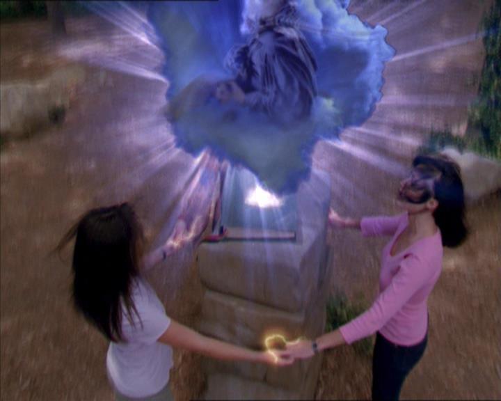 Charmed-Online_dot_net-2x01WitchTrial2188.jpg