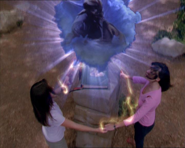 Charmed-Online_dot_net-2x01WitchTrial2193.jpg