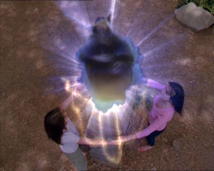 Charmed-Online_dot_net-2x01WitchTrial2195.jpg