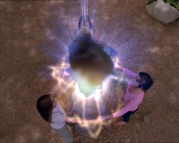 Charmed-Online_dot_net-2x01WitchTrial2197.jpg