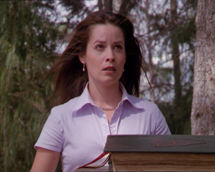 Charmed-Online_dot_net-2x01WitchTrial2210.jpg