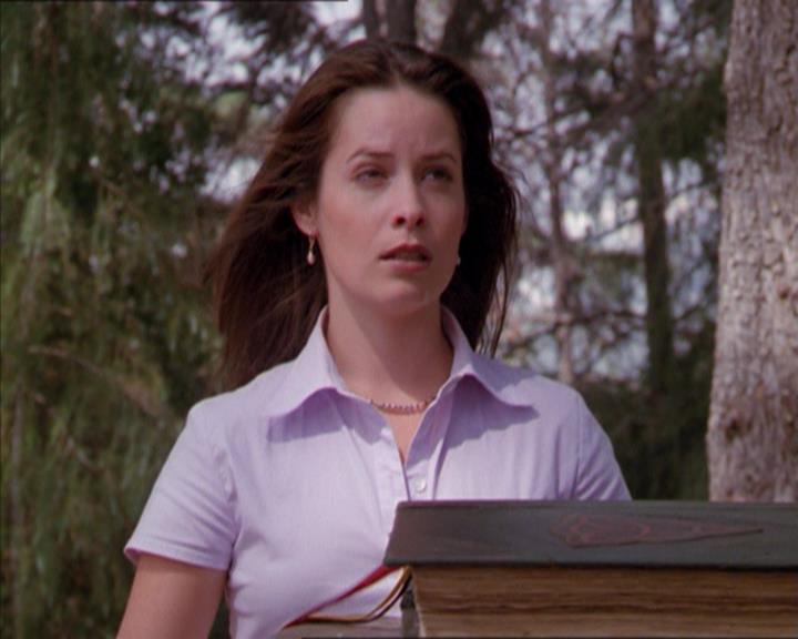 Charmed-Online_dot_net-2x01WitchTrial2212.jpg