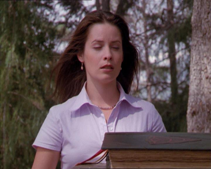 Charmed-Online_dot_net-2x01WitchTrial2213.jpg