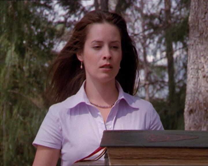 Charmed-Online_dot_net-2x01WitchTrial2215.jpg