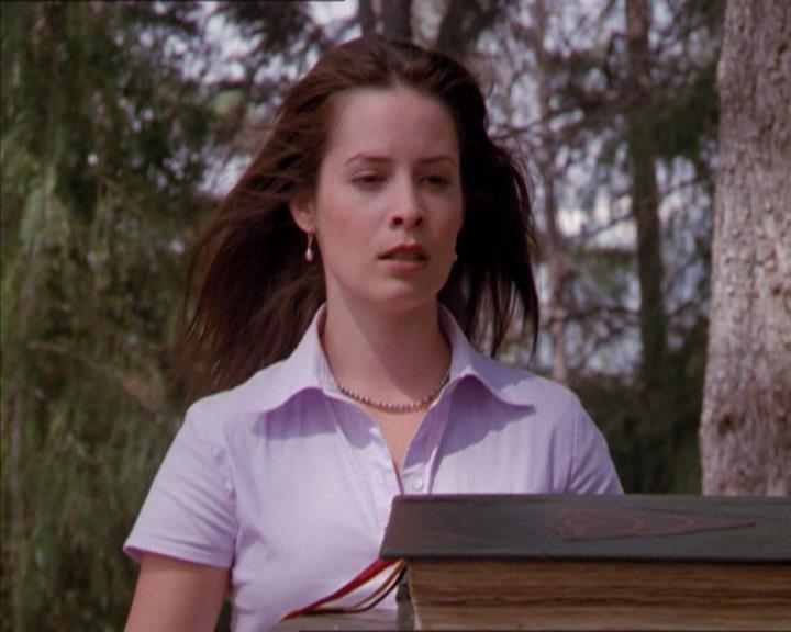 Charmed-Online_dot_net-2x01WitchTrial2216.jpg