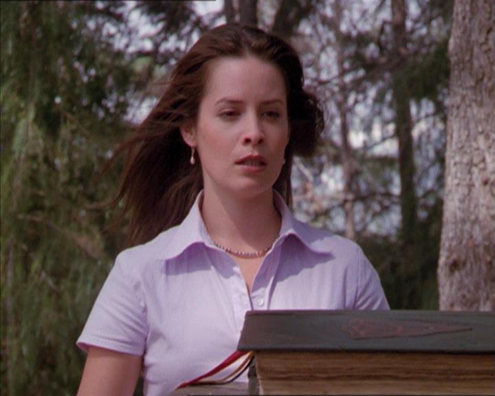 Charmed-Online_dot_net-2x01WitchTrial2217.jpg