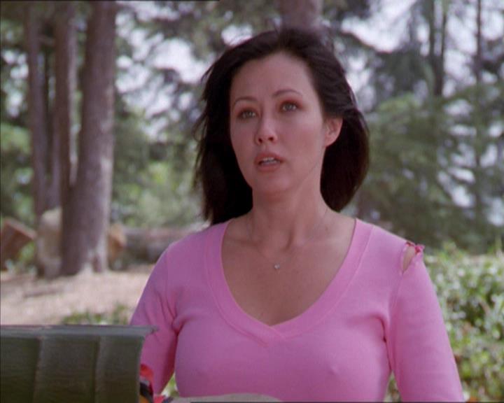 Charmed-Online_dot_net-2x01WitchTrial2218.jpg