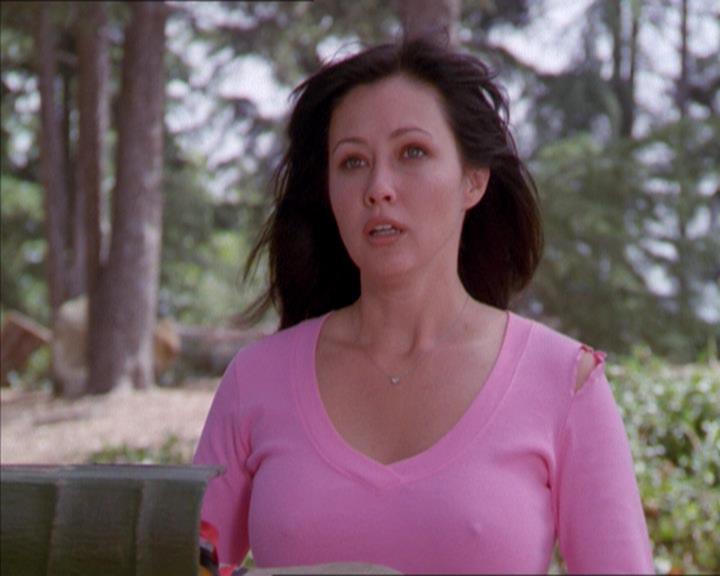 Charmed-Online_dot_net-2x01WitchTrial2219.jpg