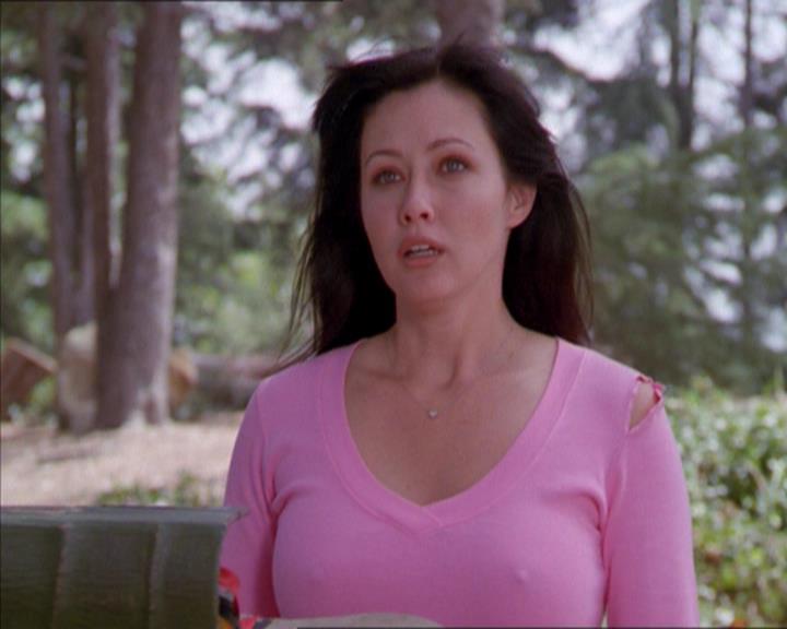 Charmed-Online_dot_net-2x01WitchTrial2220.jpg