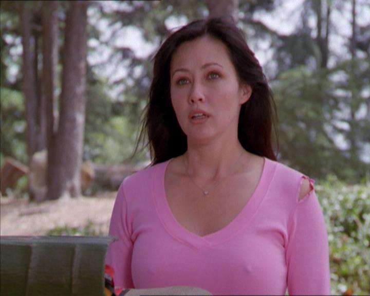 Charmed-Online_dot_net-2x01WitchTrial2225.jpg