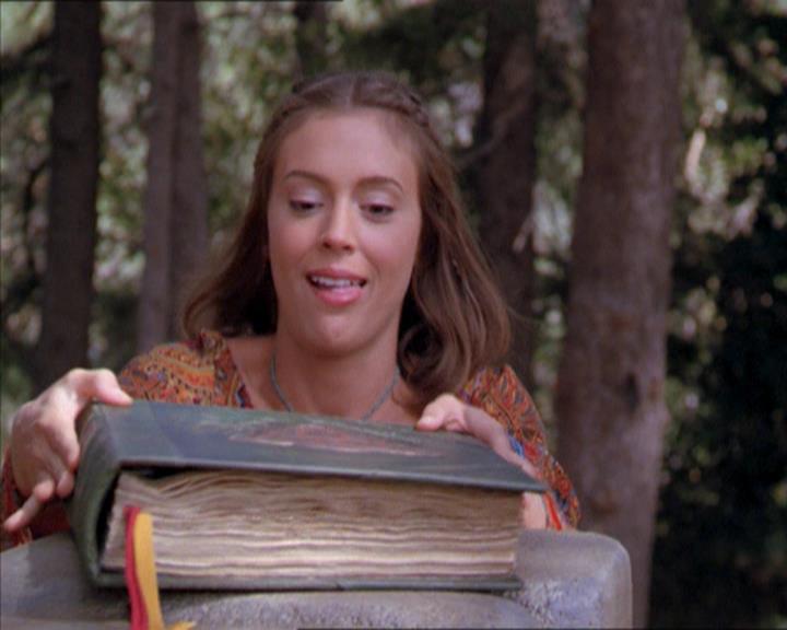 Charmed-Online_dot_net-2x01WitchTrial2235.jpg