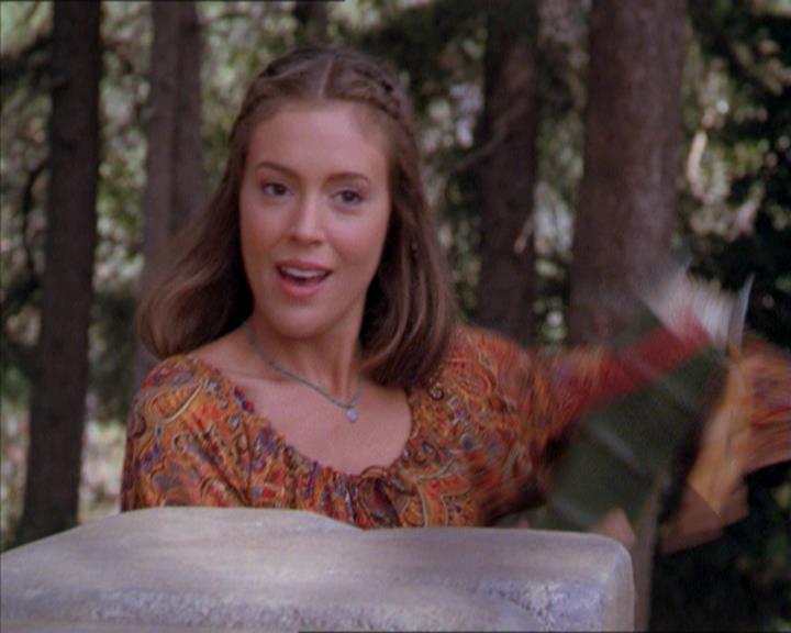 Charmed-Online_dot_net-2x01WitchTrial2244.jpg