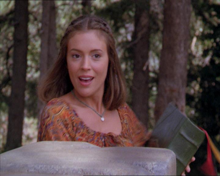 Charmed-Online_dot_net-2x01WitchTrial2245.jpg