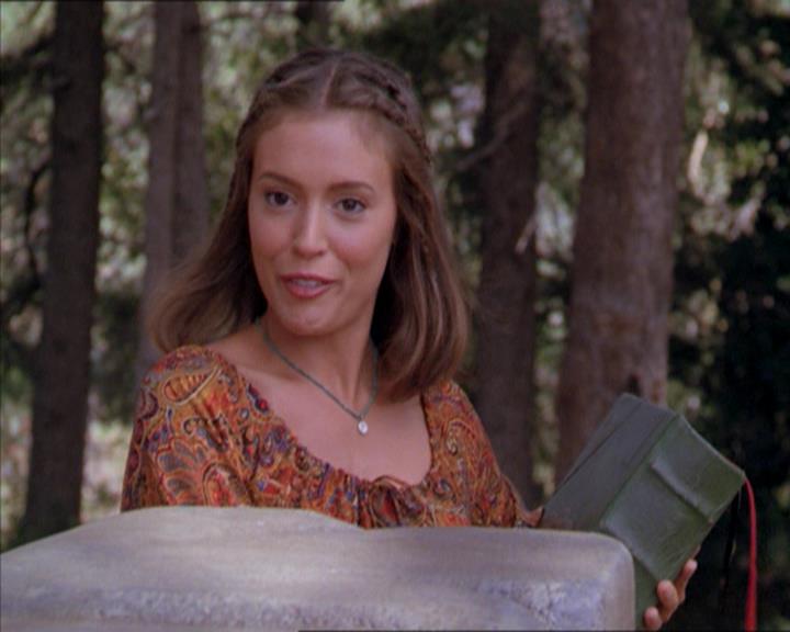 Charmed-Online_dot_net-2x01WitchTrial2252.jpg